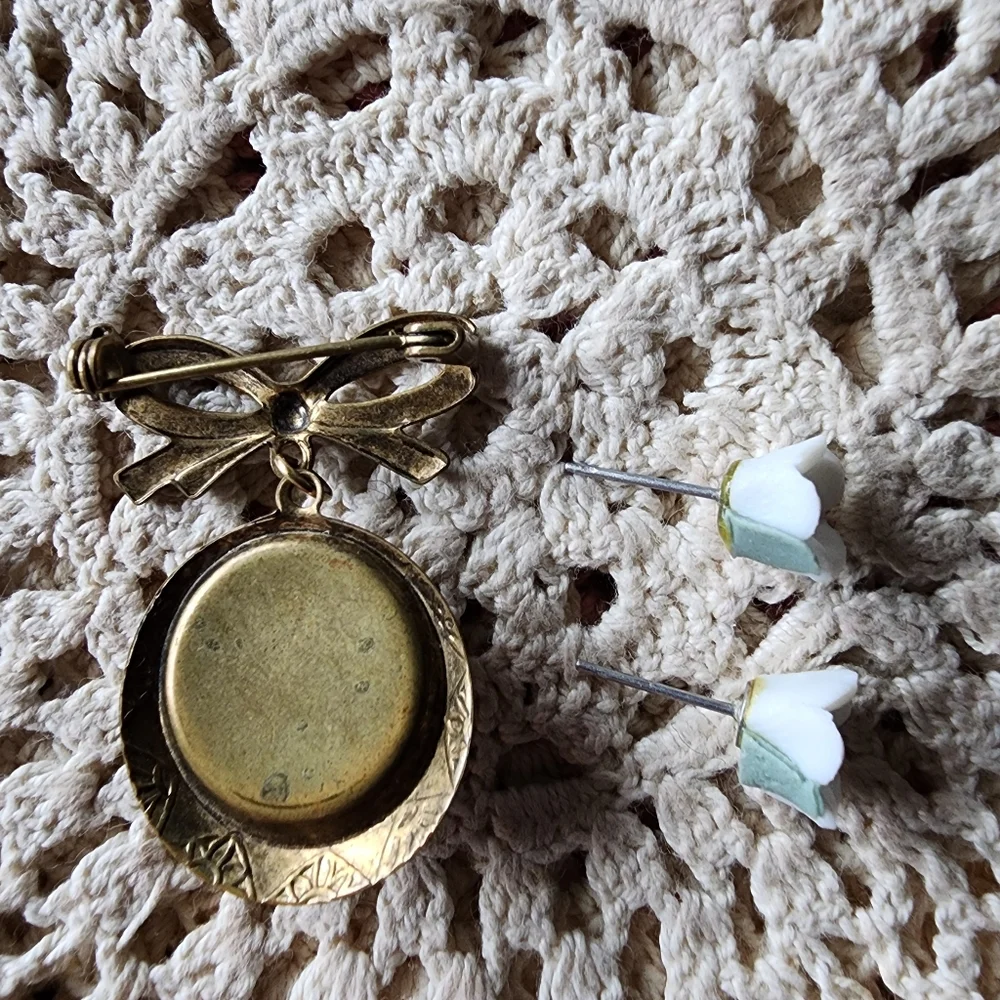Vintage 1928 Dangling White Porcelain Rose Brooch With earings